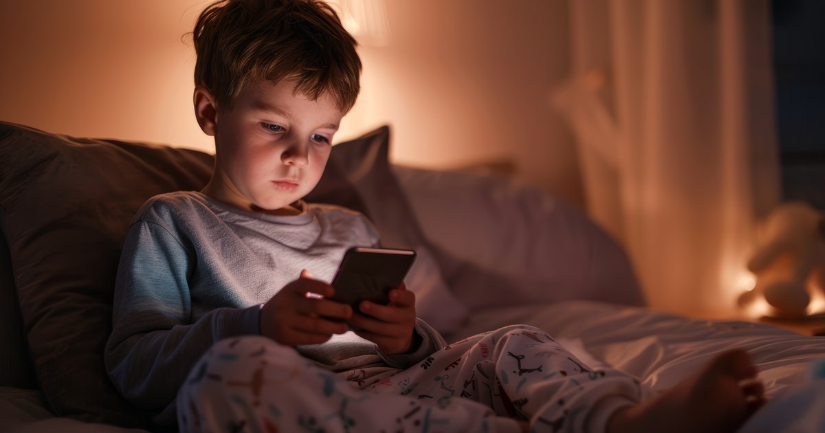 Impactul primului smartphone asupra sănătății mintale a tinerilor: ce spun studiile și psihologii