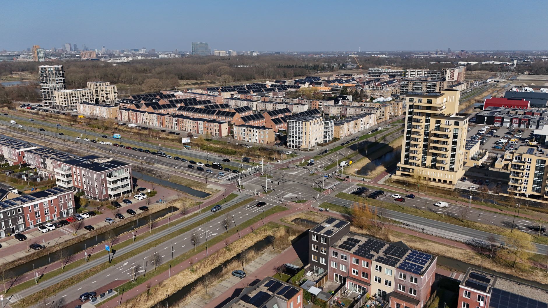 O trecere de pietoni cu iluminat LED smart în Brăila duce direct în câmp, la intrarea în Ariciu