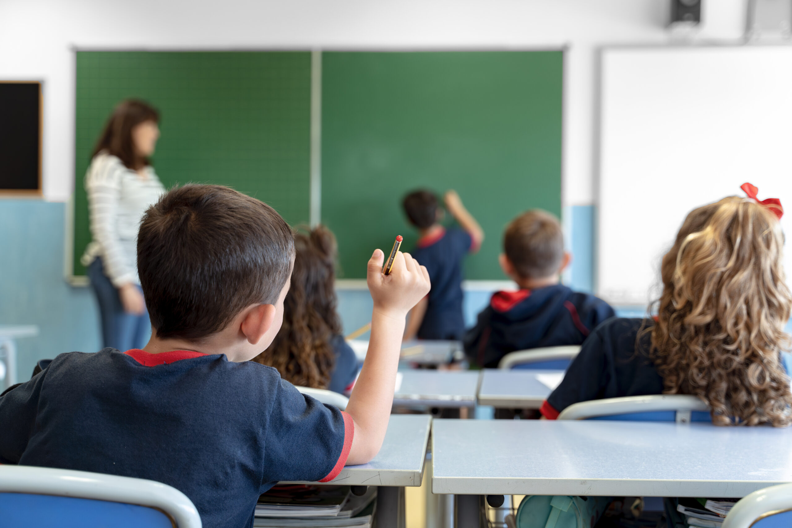 709 cereri pentru programul PRIMII: Sute de școli solicită finanțare pentru elevii din ciclul primar