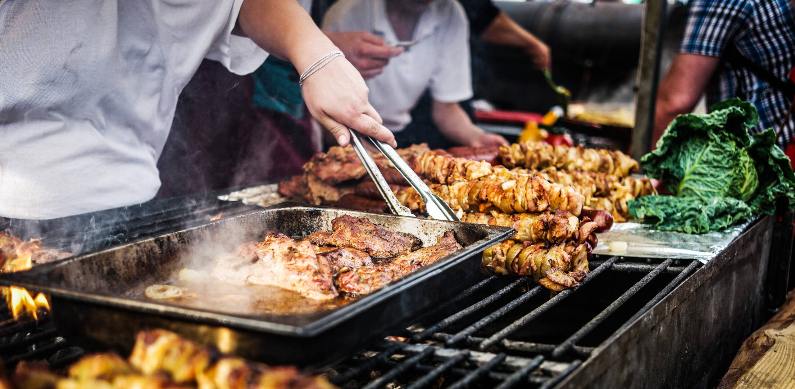 Consumul de carne poate crește șansele femeilor de a ajunge la 100 de ani, conform unui studiu