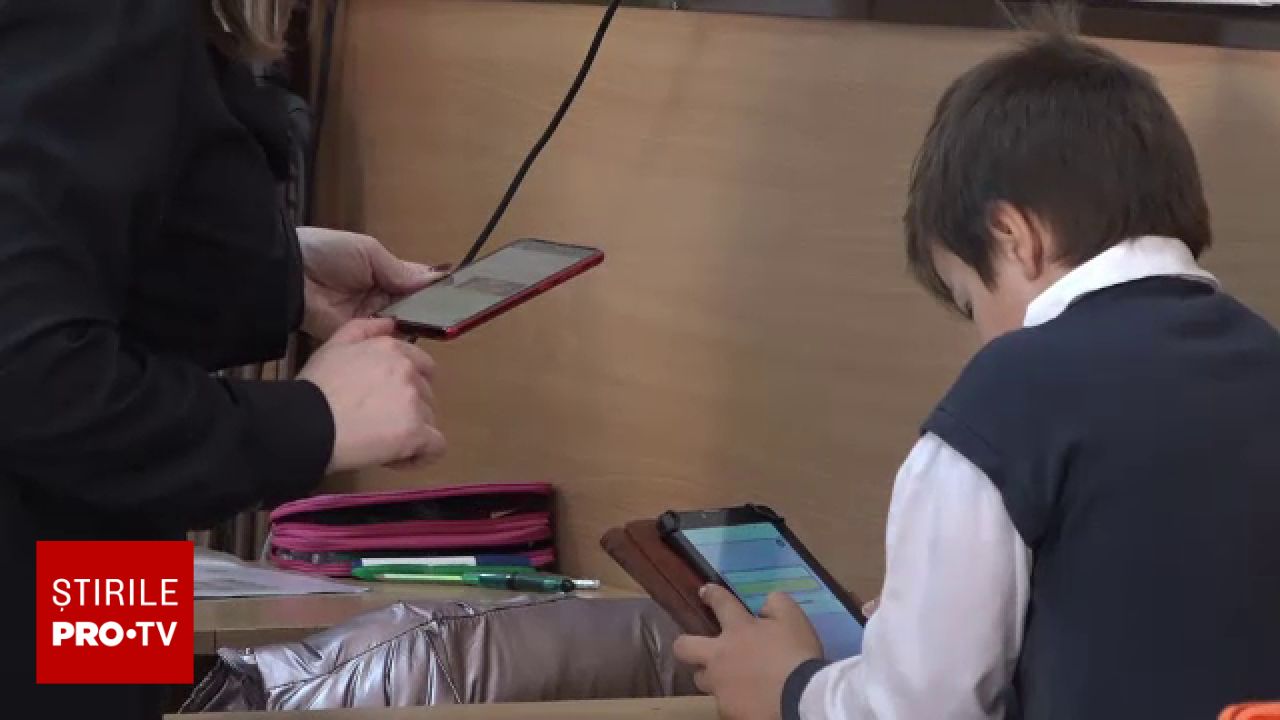 Medicii avertizează asupra impactului digitalizării excesive asupra copiilor: revine educația clasică