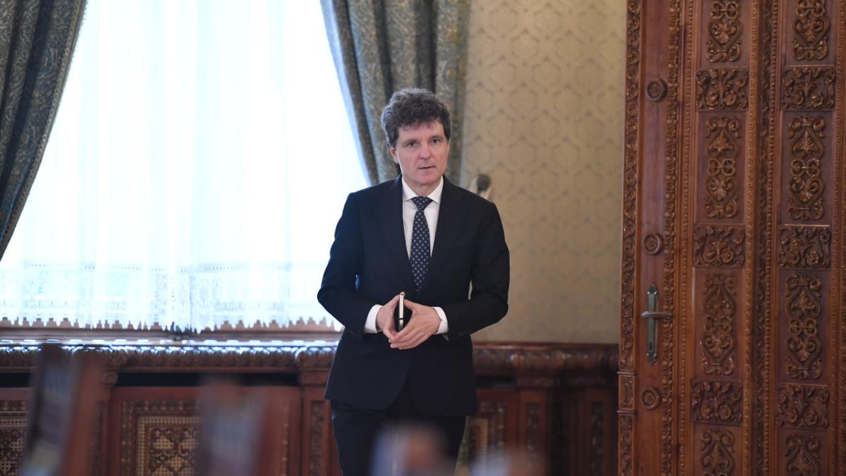 Nicușor Dan convoacă partidele la Cotroceni pentru desemnarea premierului într-o criză politică prelungă