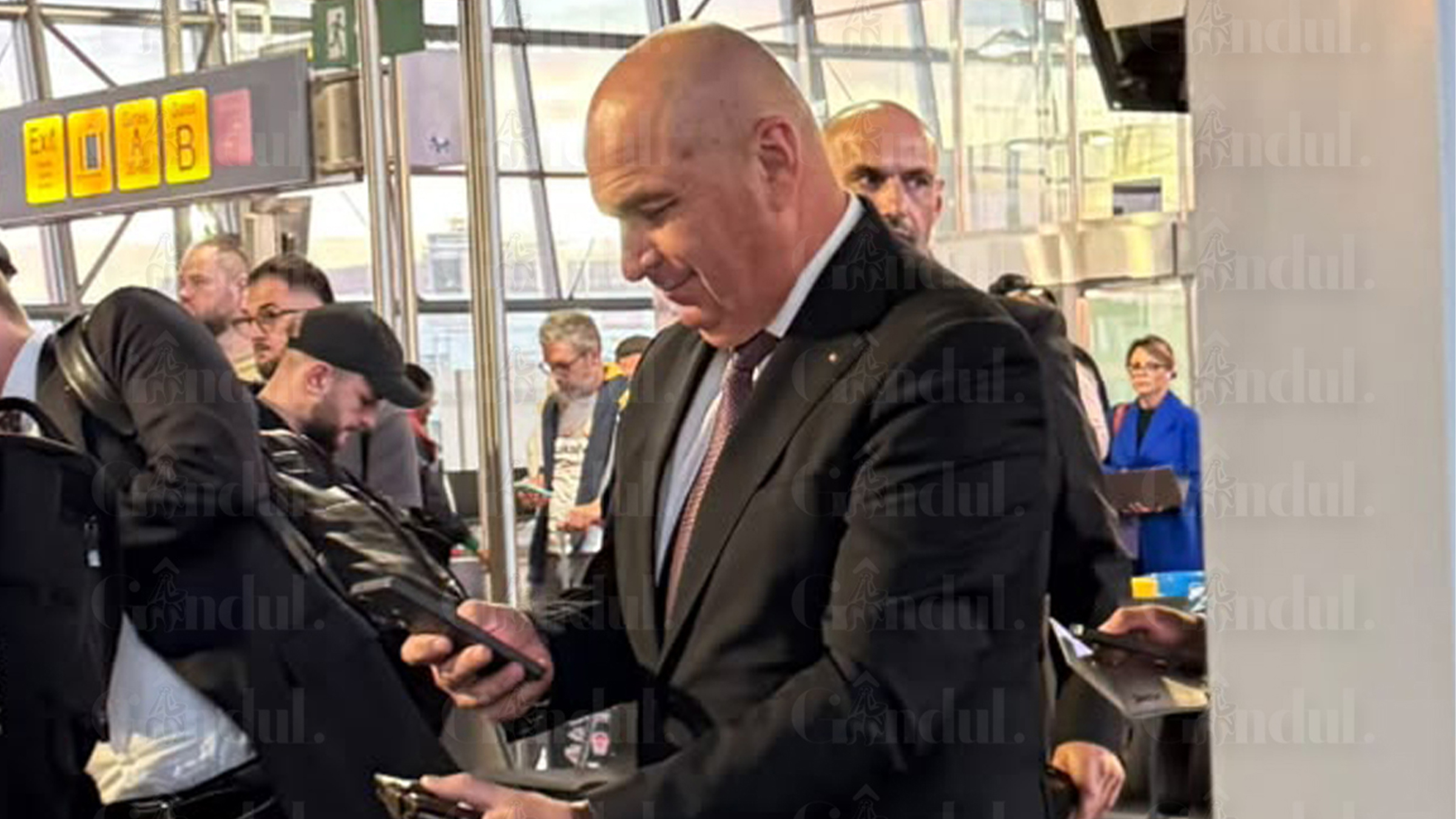 Ilie Bolojan a fost surprins pe aeroportul din Bruxelles în contextul depunerii programului de guvernare