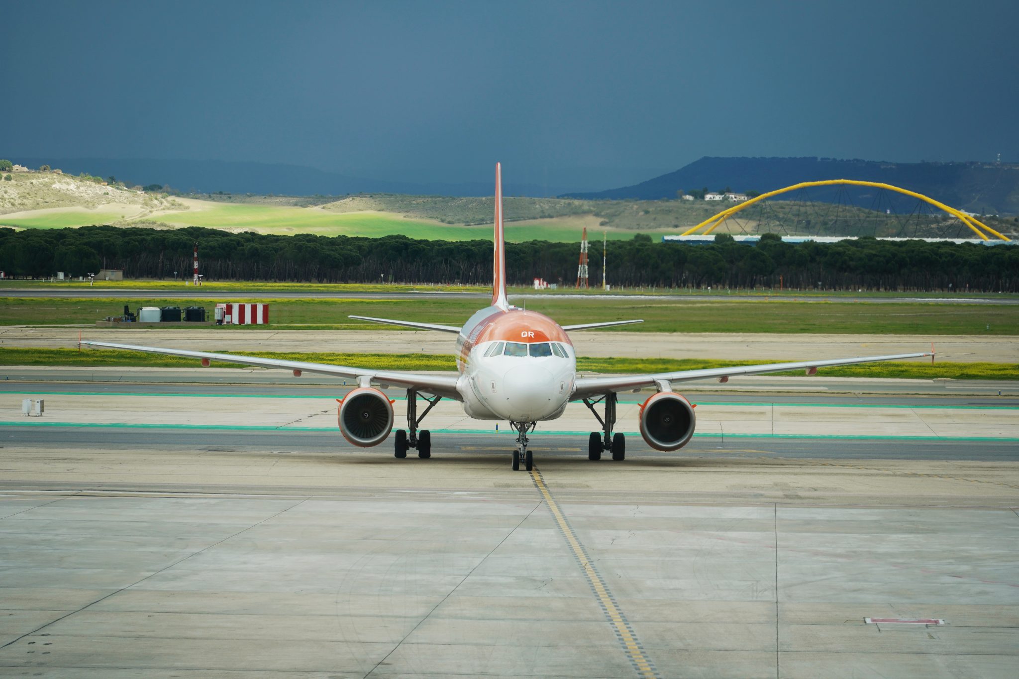 TAROM poate fi cedată unui investitor privat majoritar în 2027, conform planului de guvernare