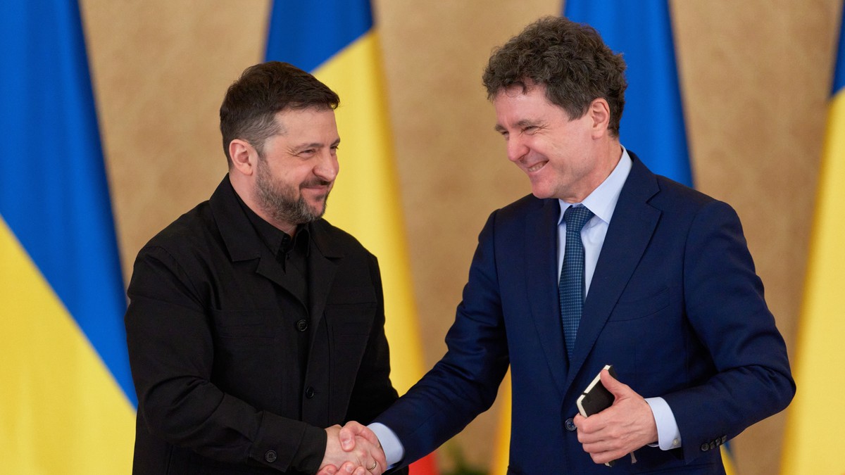 Ministerul Afacerilor Externe investighează închiderea unei clase în limba română în Ucraina