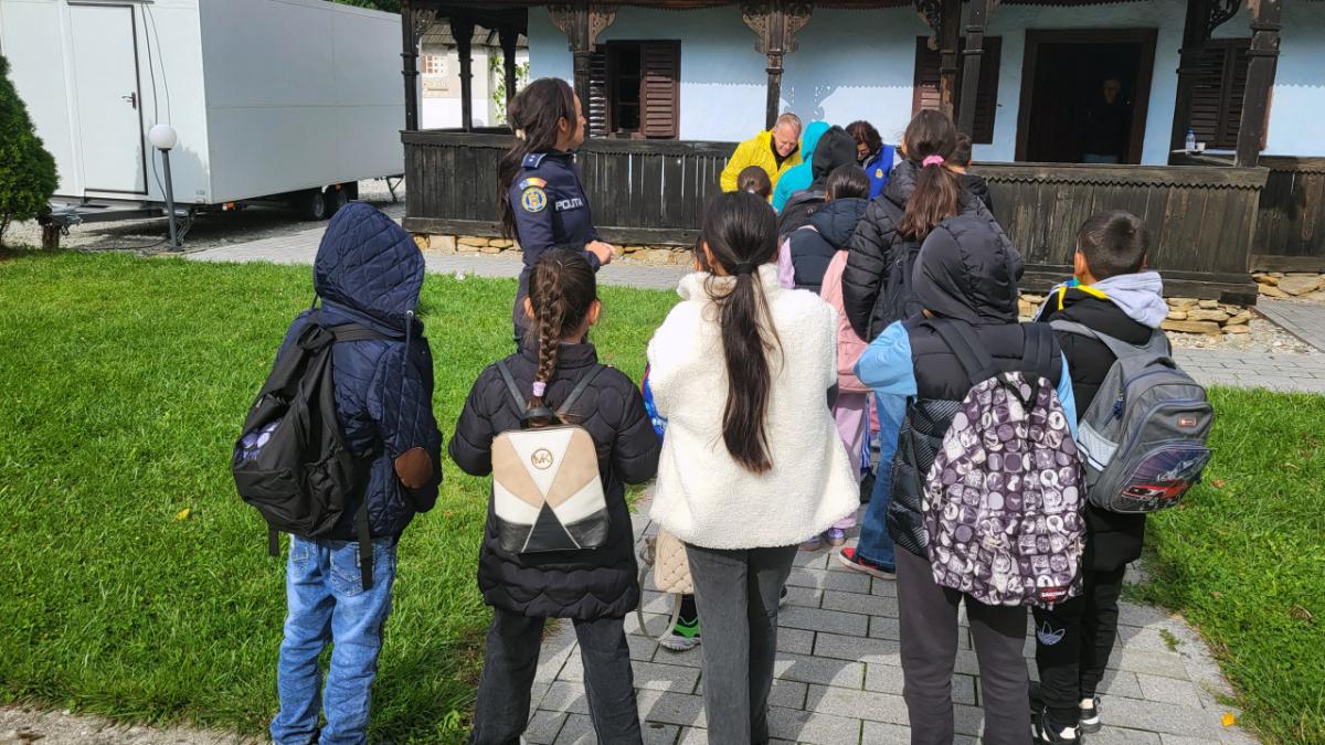 Segregarea școlară a elevilor romi rămâne o problemă majoră în România, avertizează Delia Grigore