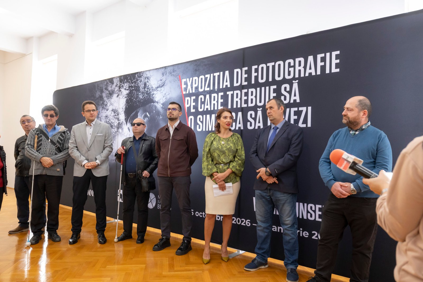 Expoziția multisenzorială World Unseen a fost inaugurată la Buzău pentru a face fotografia accesibilă nevăzătorilor