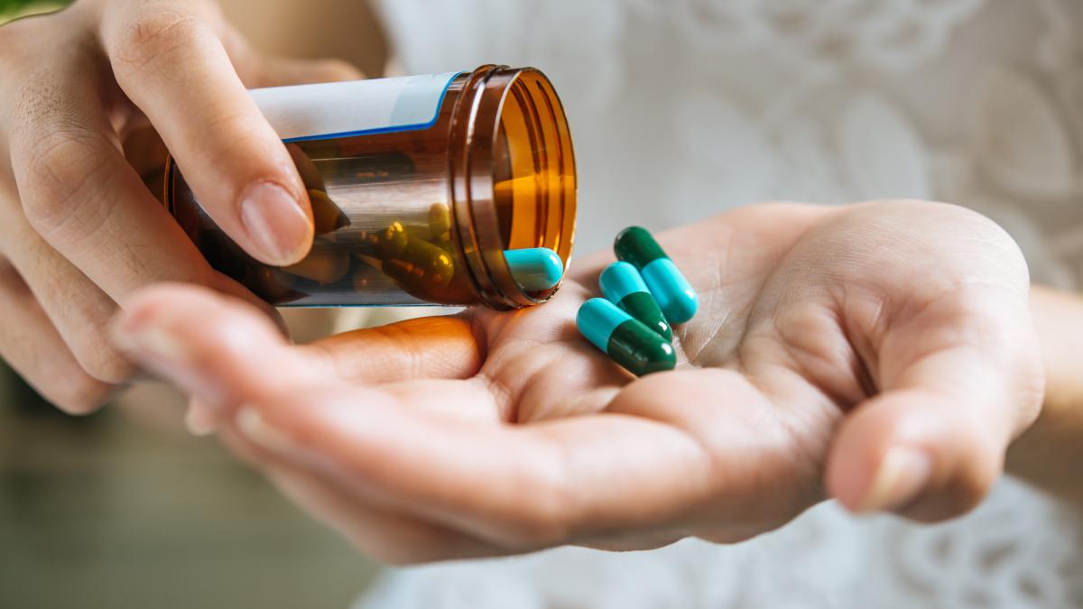 Criza politică și financiară afectează sectorul sănătății: farmacii închis și stocuri reduse