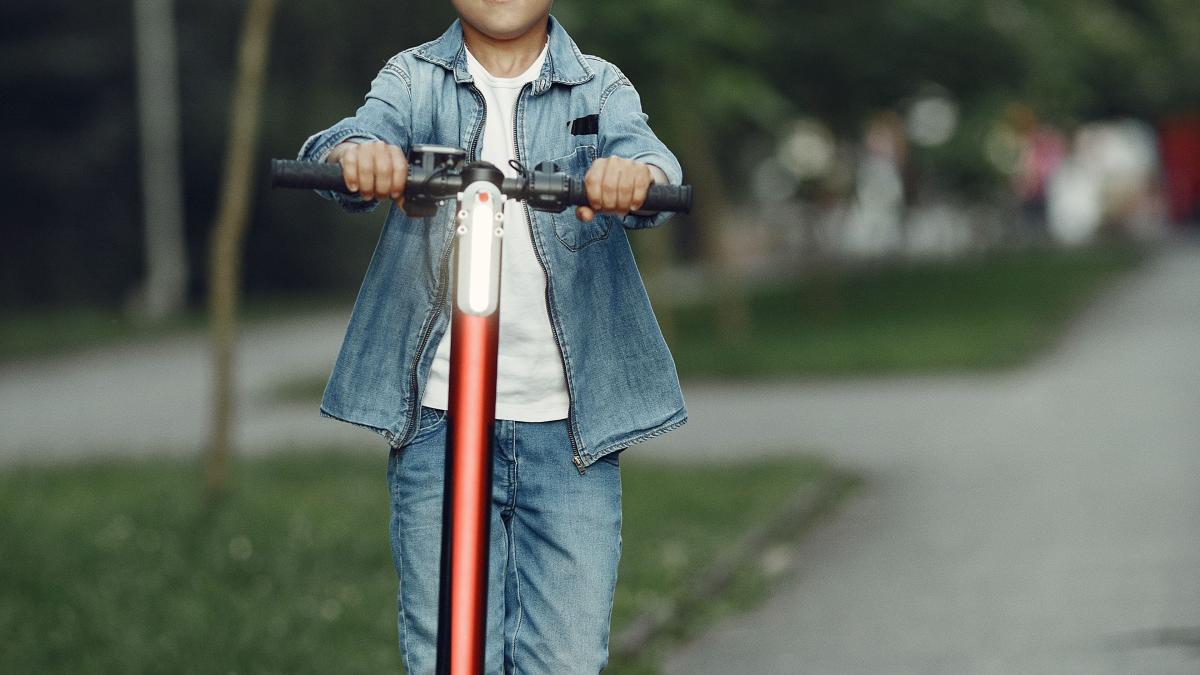 Titi Aur propune educația rutieră timpurie pentru a reduce accidentele cu trotinete electrice
