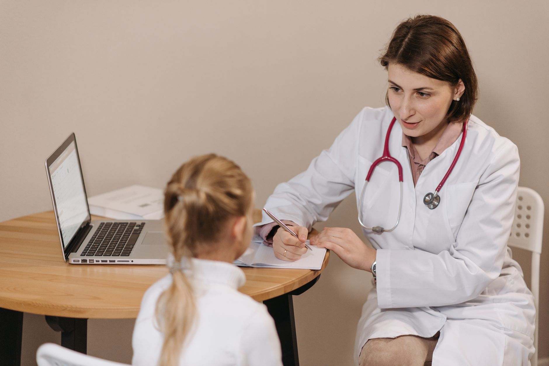 Legătura dintre consumul de substanțe interzise și ADHD: avertizarea medicului Elena Tudorache