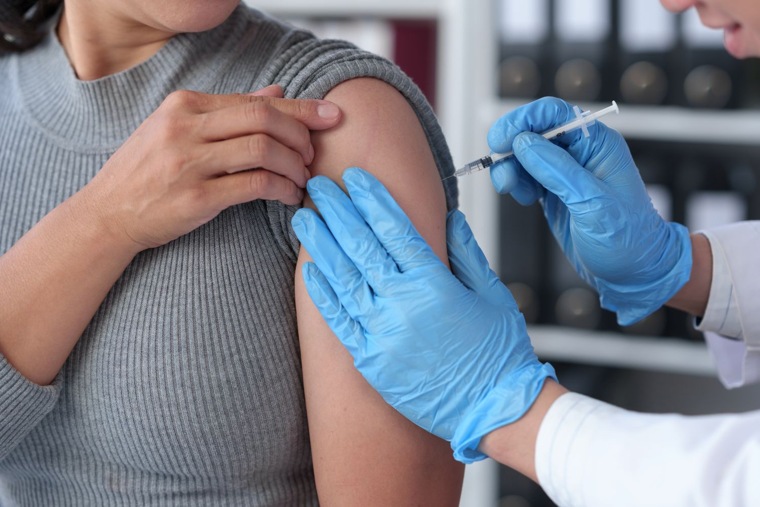 Lipsă de vaccinuri antigripale în farmacii, în ciuda afirmațiilor Ministerului Sănătății despre stocuri