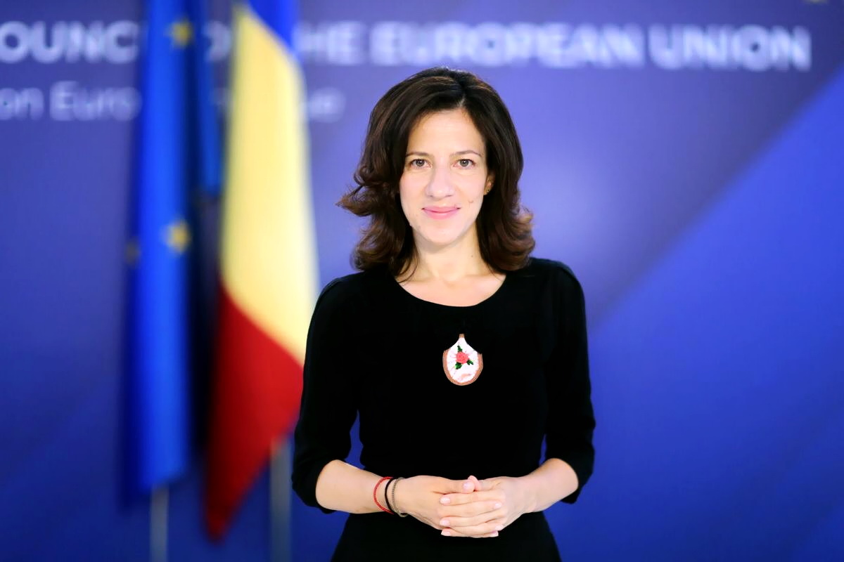 Roxana Mînzatu avertizează asupra declinului competențelor elevilor europeni în era inteligenței artificiale