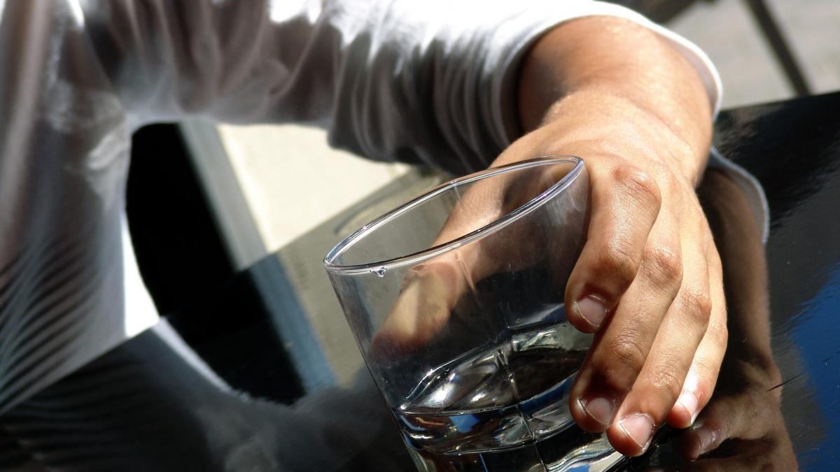 Studiu ICAD: Adolescenții din Portugalia consumă mai puțin alcool și droguri, dar rețelele sociale devin o problemă