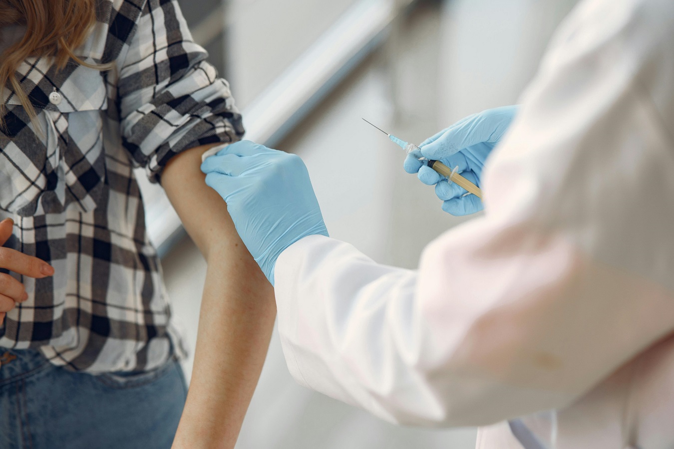 Dificultăți în achiziția vaccinului antigripal: ce opțiuni au pacienții și cum se diferențiază gripa de viroză