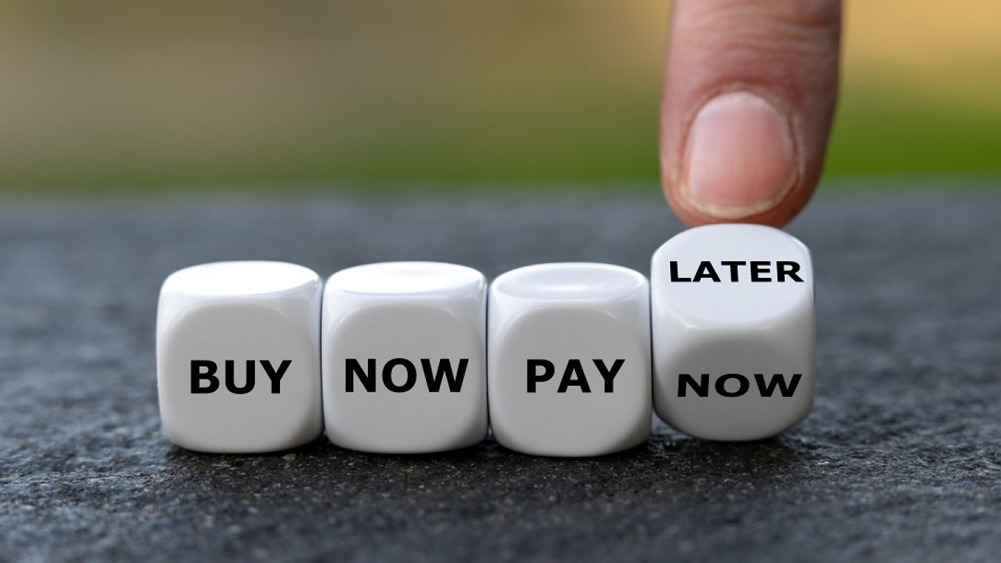 Metoda Buy Now, Pay Later în România: cum funcționează și la ce riscuri financiare trebuie să fii atent