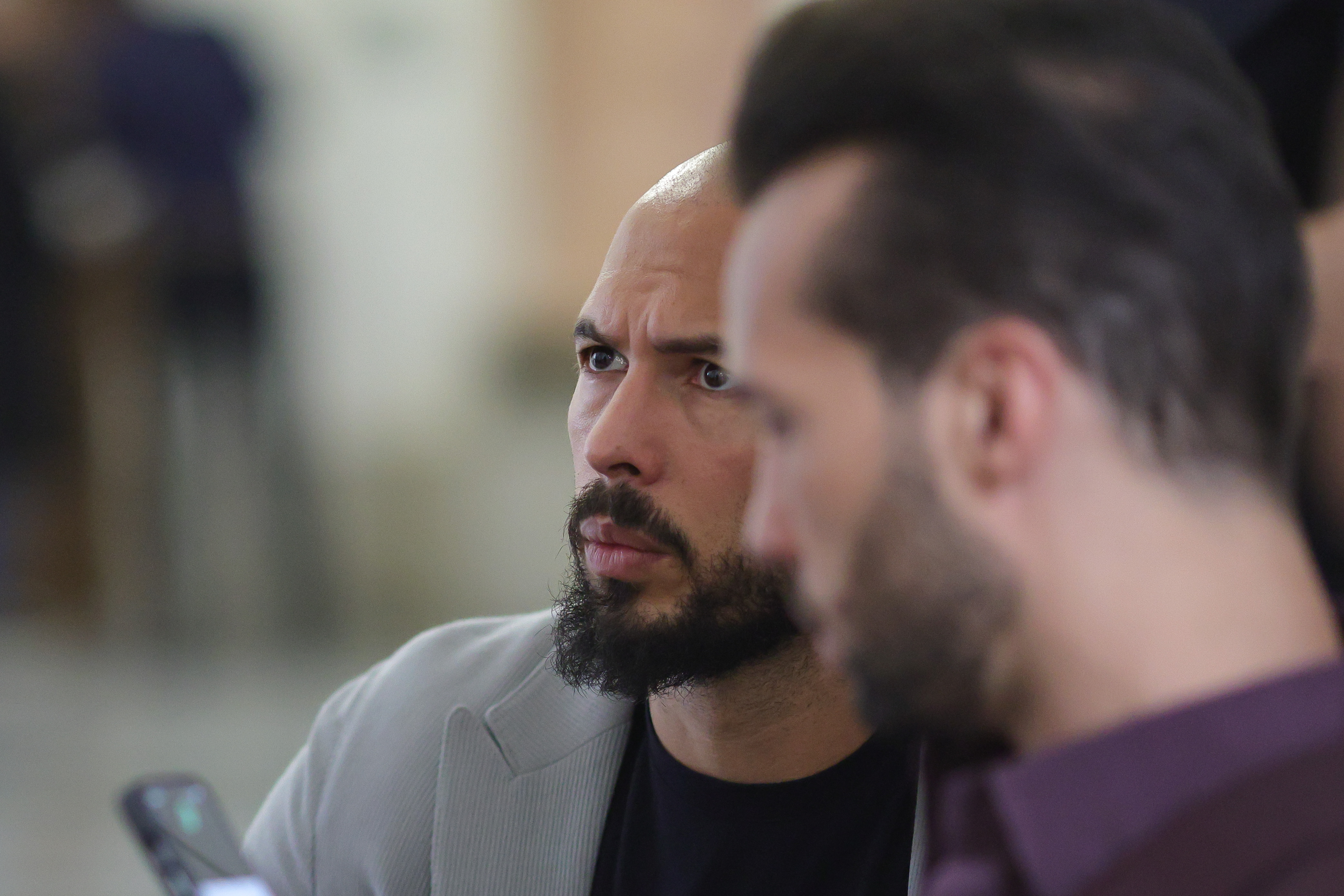 Frații Tate vor rămâne în arest în SUA în contextul cererii de extrădare din Marea Britanie
