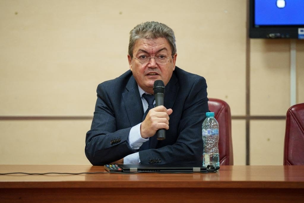 Rectorul Universității din București cere criterii de competență în locul loialității politice în educație