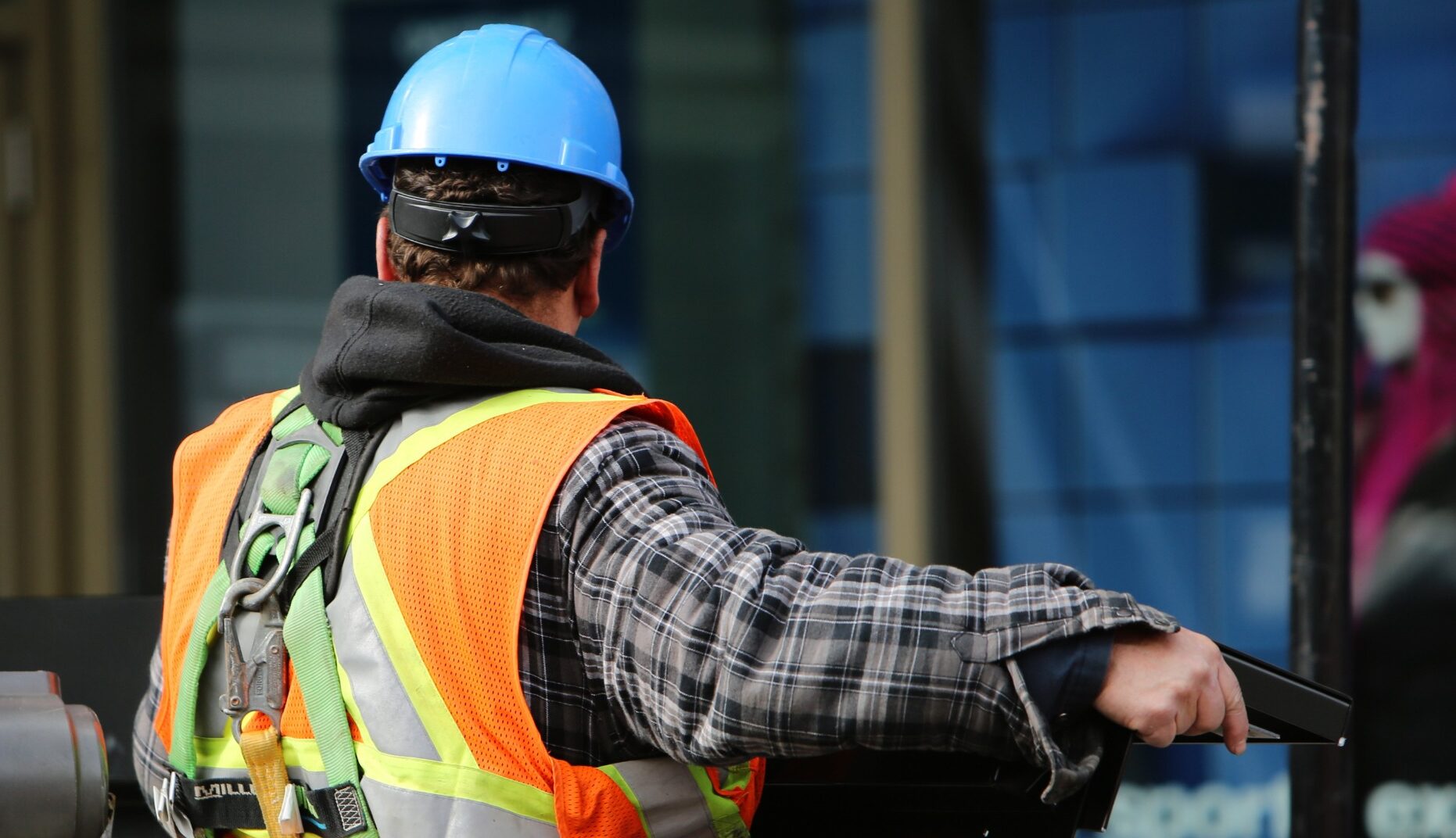 O firmă de construcții din Iași a fost amendată pentru neplata salariilor angajaților