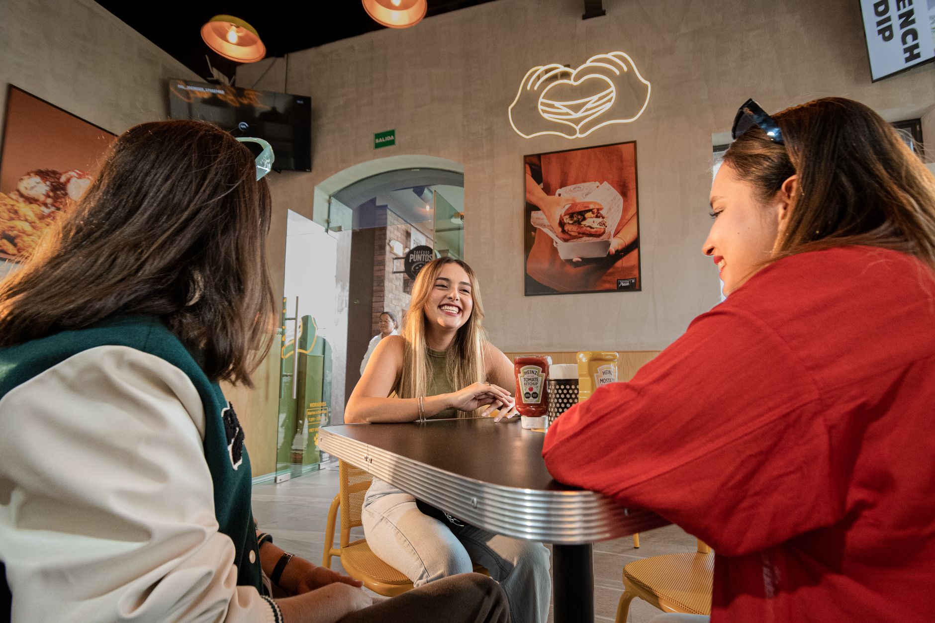 Lanțul de restaurante Popeyes își extinde rețeaua în România, deschizând o nouă unitate în Galați
