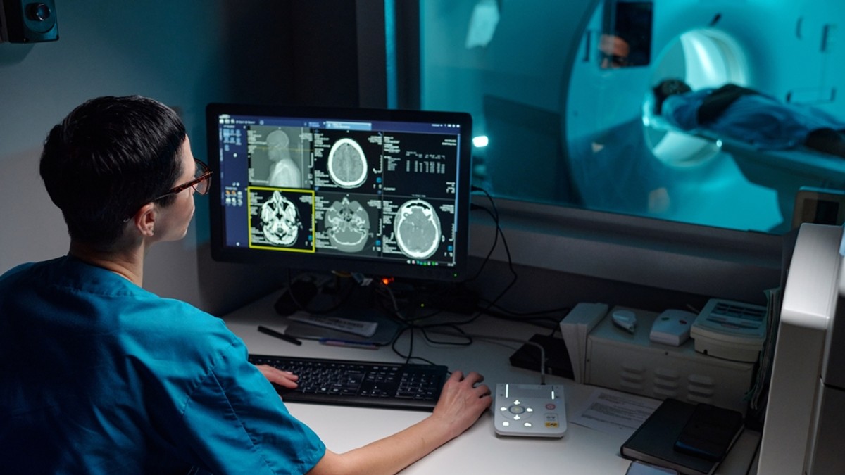 Rezonanța magnetică: cum funcționează această investigație medicală fără utilizarea radiațiilor