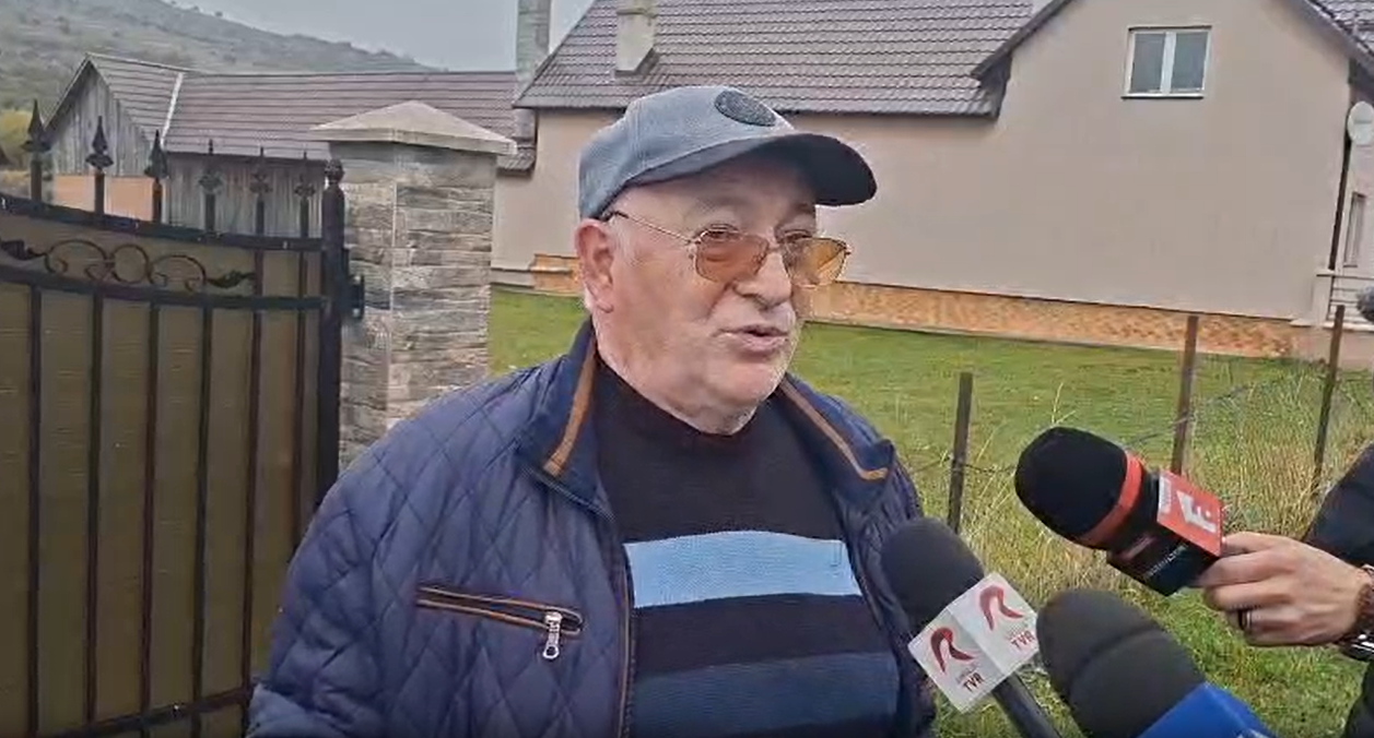 Bunicul elevului care a înjunghiat o profesoară și un coleg de la Bistrița: Nepotul meu a fost victima bullyingului