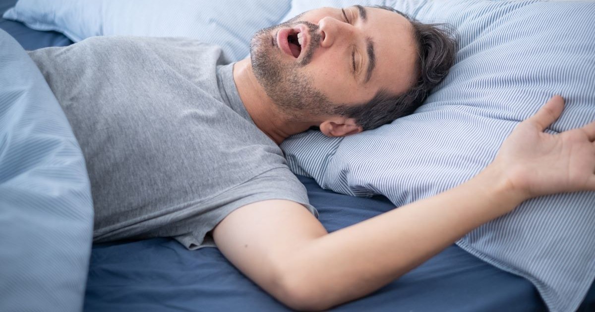 Simptomele nocturne care pot semnala afecțiuni cardiace grave cauzate de apneea în somn