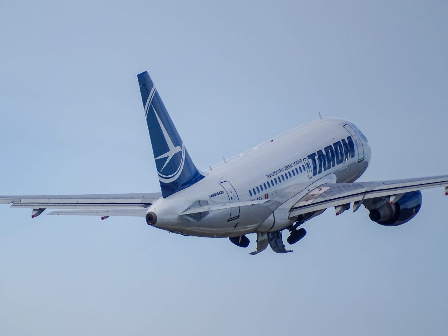 Ministrul propus pentru Transporturi asigură că TAROM nu va fi închis și va rămâne un brand românesc