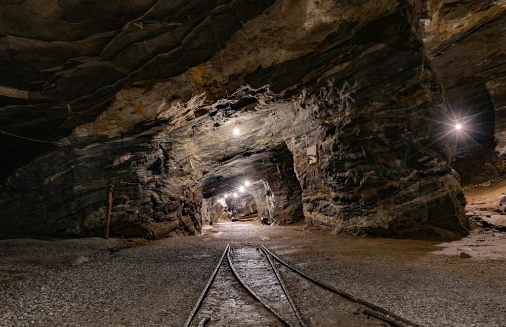 Minerii de la exploatarea Vulcan refuză să iasă din subteran din cauza diferențelor salariale