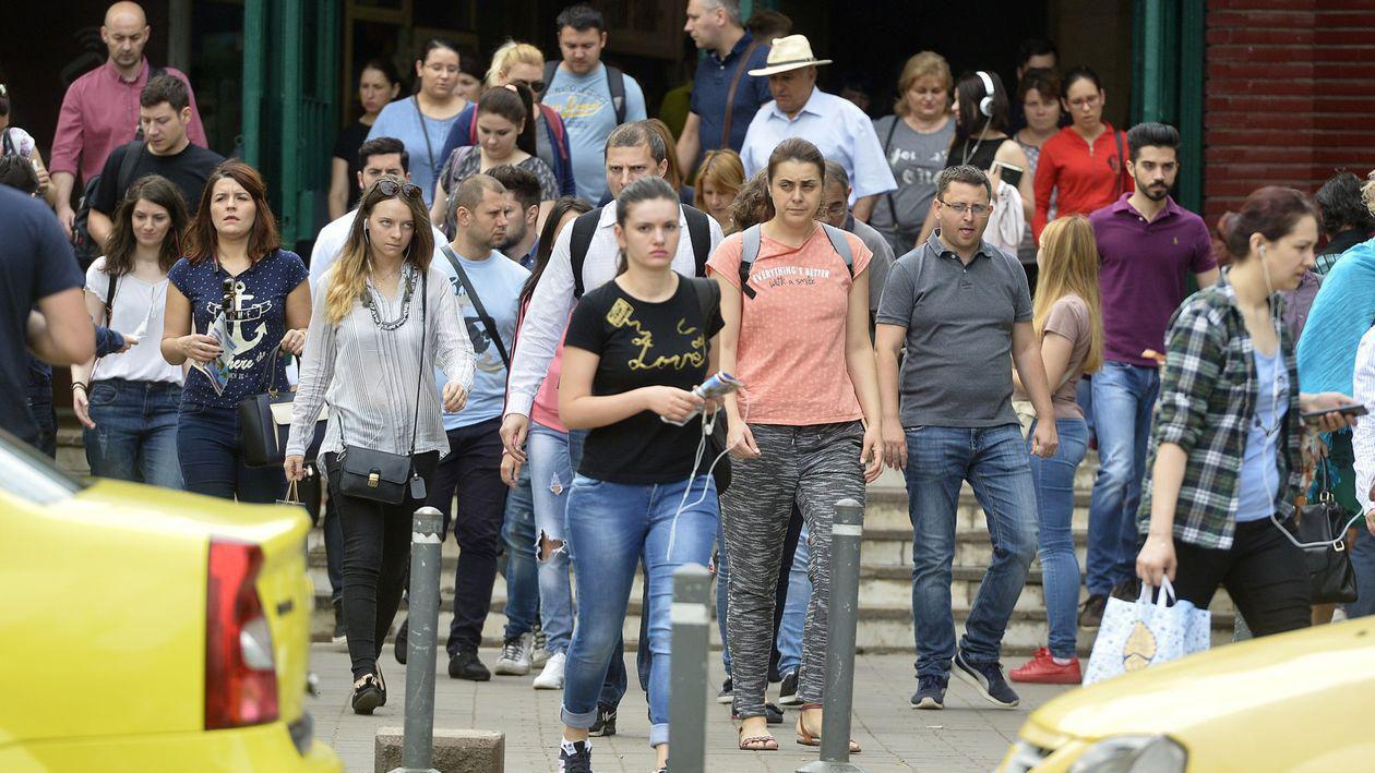 Criza demografică din România: orașele riscă să rămână fără tineri și forță de muncă