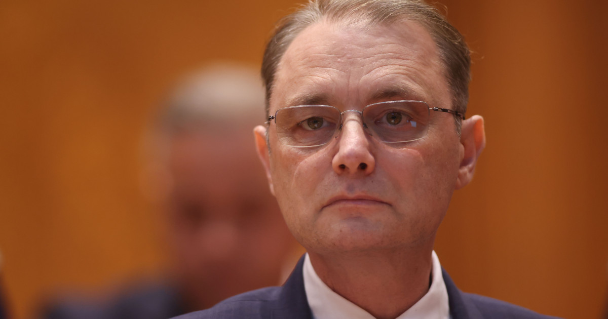 Premierul Luca Niculescu a primit votul de învestitură: „Ieșim din șase luni de criză”
