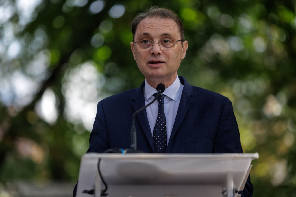 Guvernul Luca Niculescu a fost învestit în Parlament cu 280 de voturi pentru