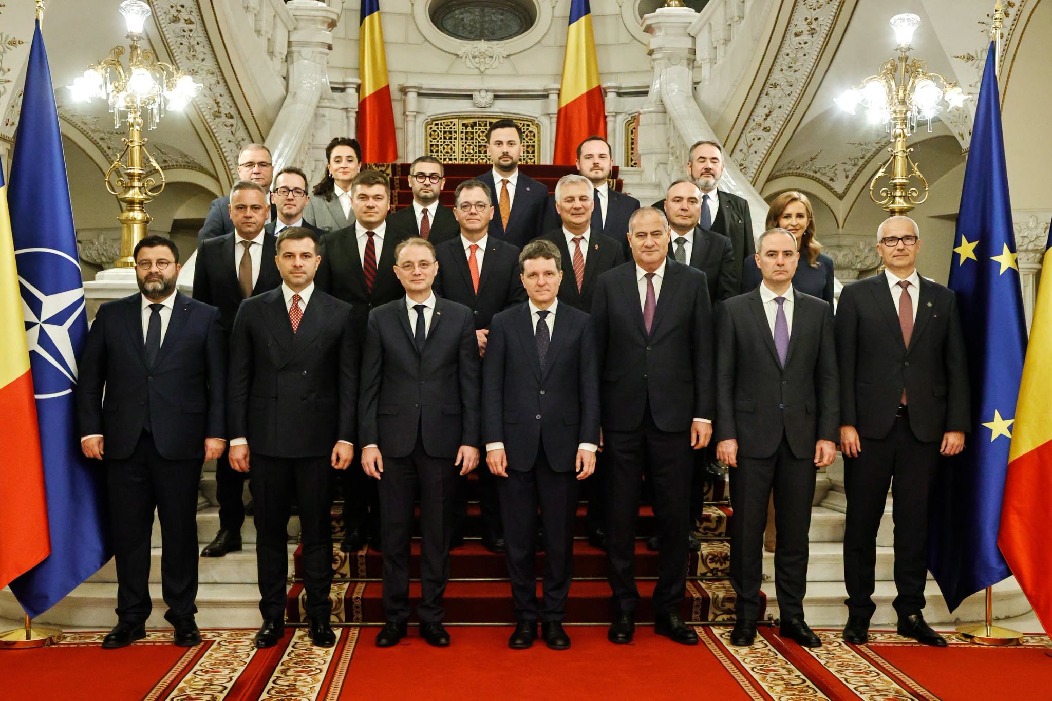 Premierul Luca Niculescu participă miercuri la preluarea mandatelor de către noii miniștri