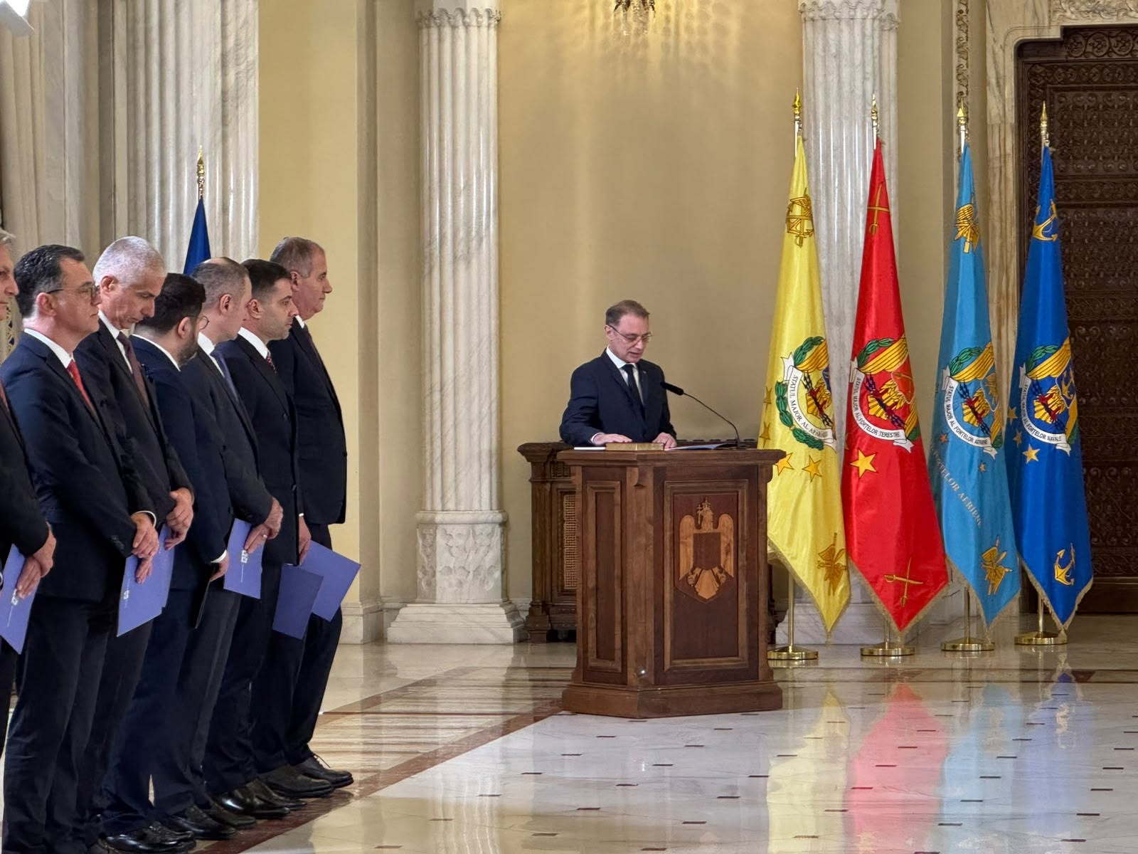Analist politic: Guvernul Luca Niculescu a primit un cec în alb pentru rectificarea bugetară