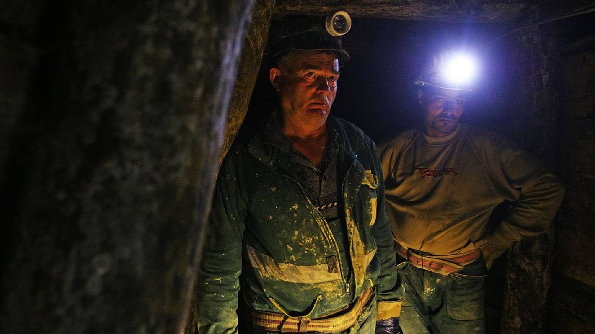 Minerii de la Mina Vulcan refuză să iasă la suprafață: protest de peste 24 de ore pentru salarii