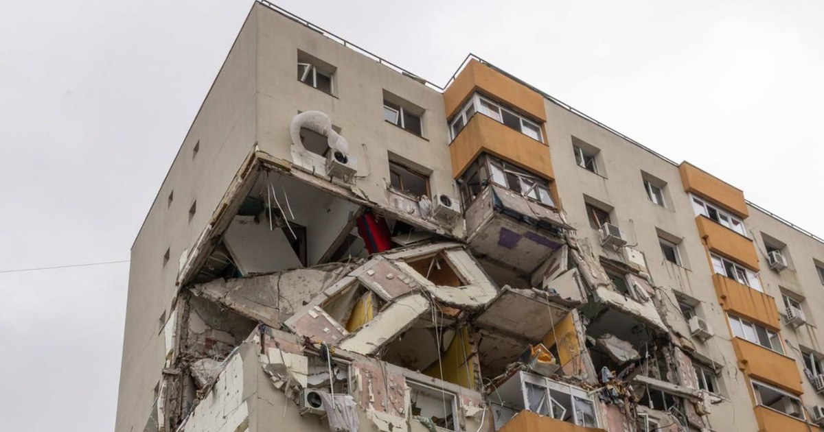 Încep lucrările de punere în siguranță a blocului din Rahova după explozia sură de victime