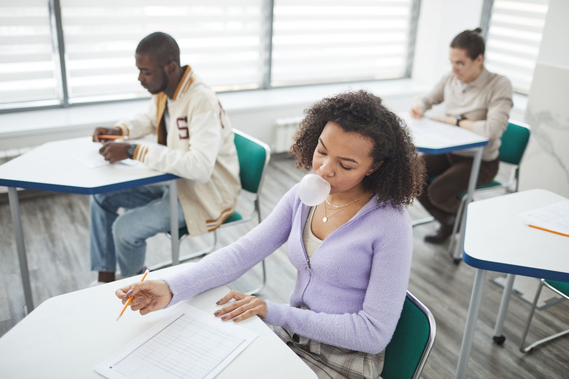Reguli noi pentru Evaluarea Națională 2027: Cum se vor corecta lucrările elevilor de clasa a VIII-a