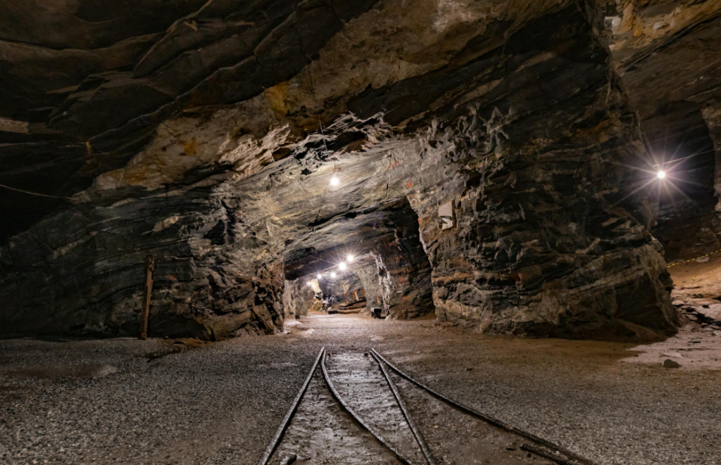 Minerii de la Vulcan continuă protestul în subteran: solicită garanții de la Ministerul Energiei