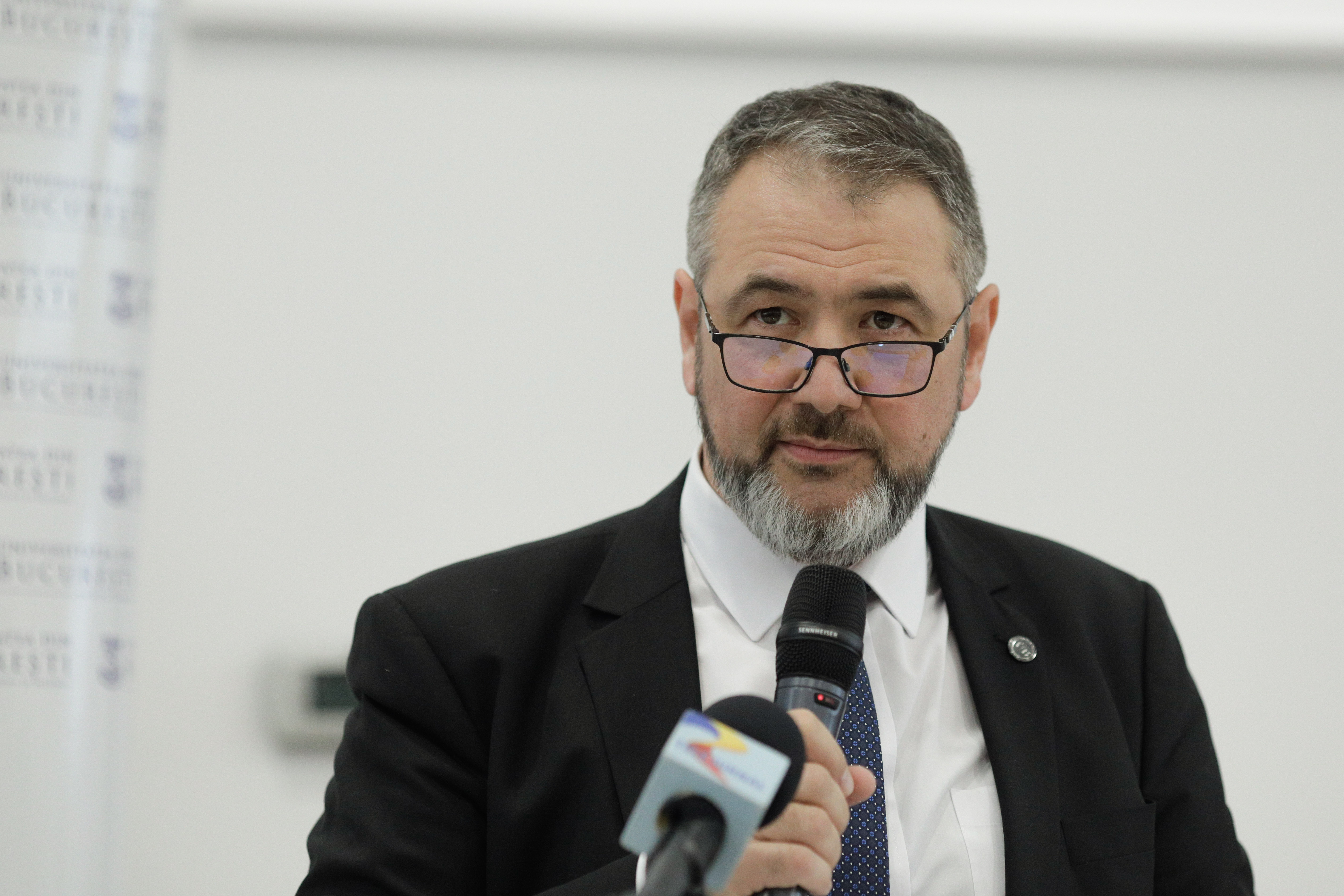 Măsuri de securitate în școli după atacul din Bistrița: dublarea pedepselor pentru violența asupra profesorilor