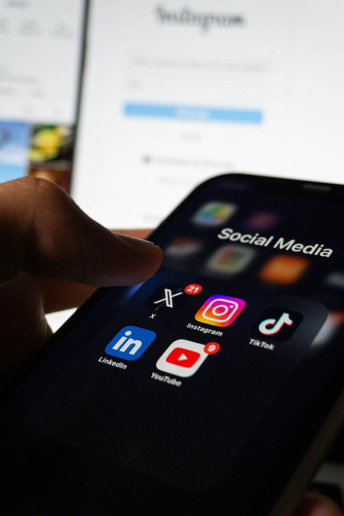 Polonia amenință platformele de social media cu amenzi pentru eșecul în combaterea dezinformării
