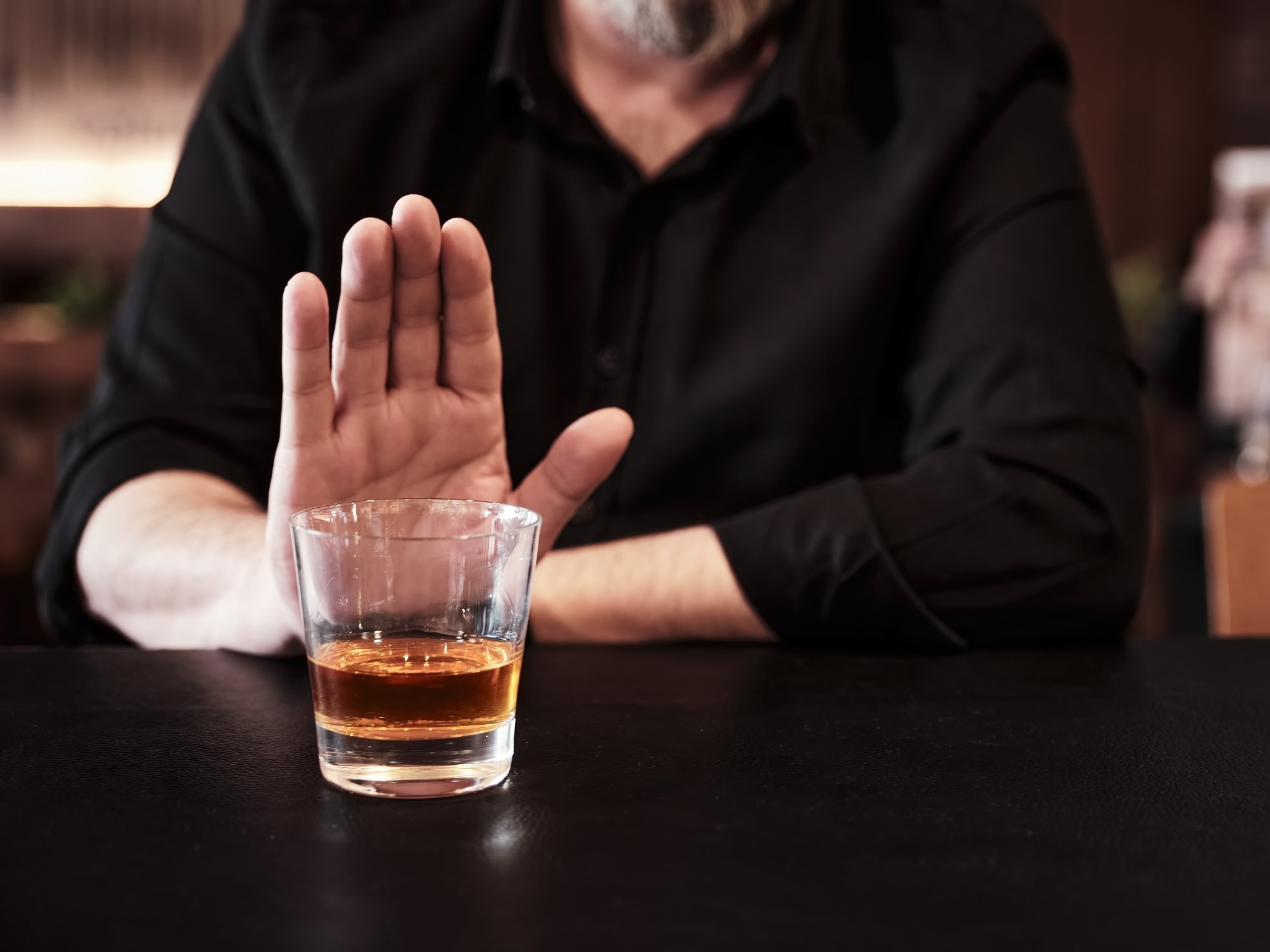 Beneficiile unei luni fără alcool: schimbări majore în indicatorii de sănătate și metabolism