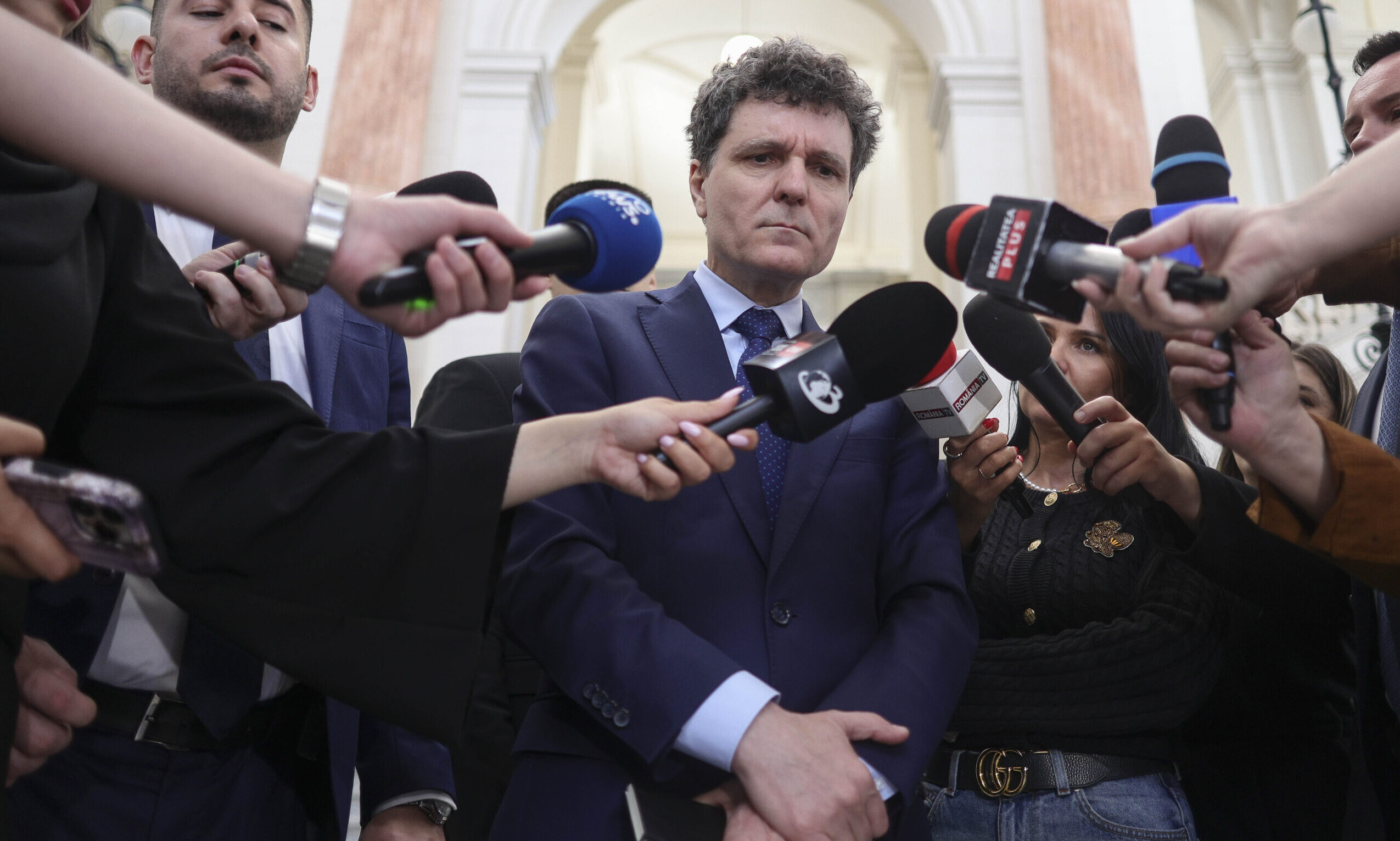 Nicușor Dan cere măsuri pentru siguranța copiilor după atacurile violente din școlile din Bistrița și Pitești