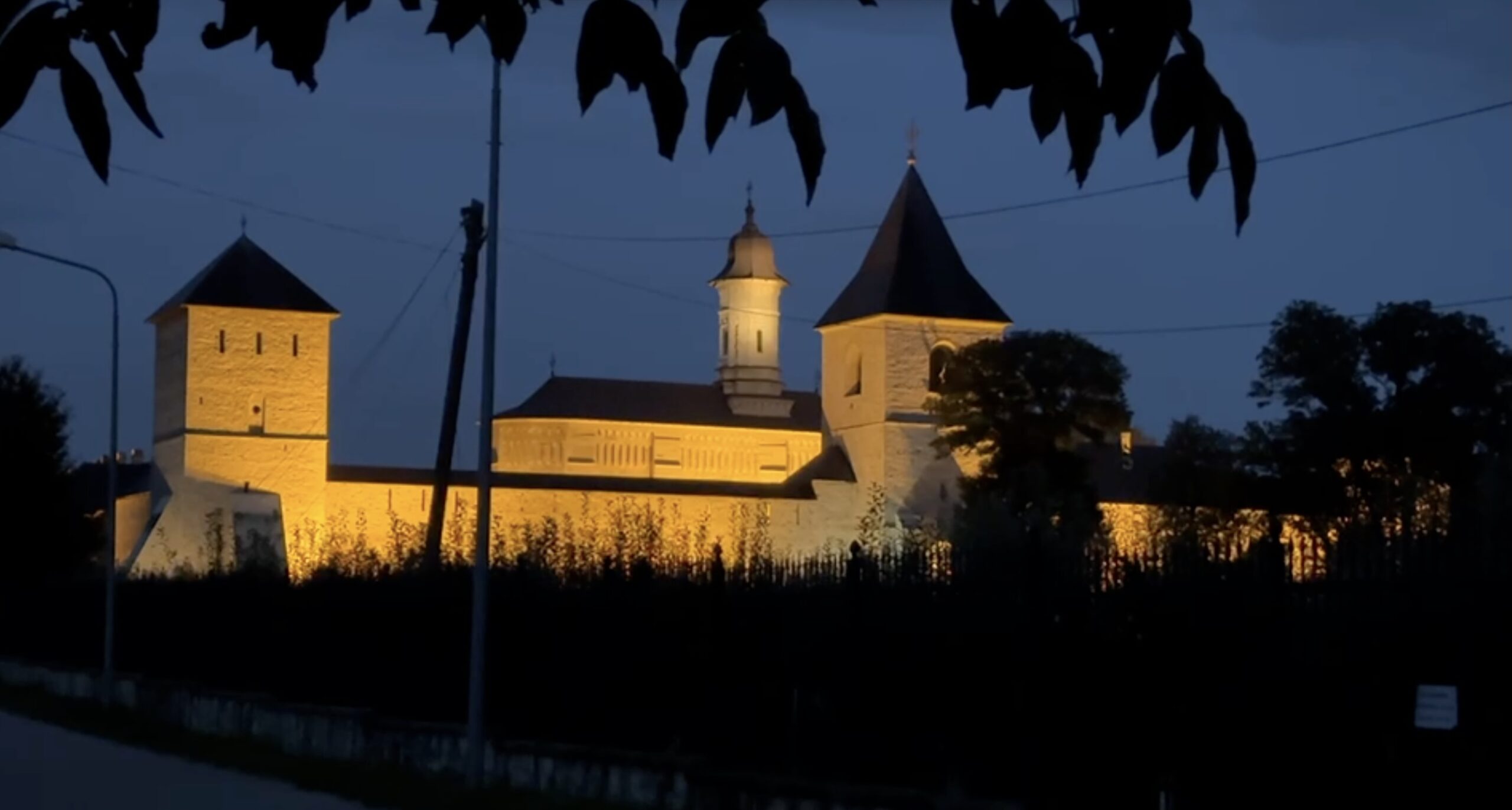 Nicușor Dan vizitează Mănăstirea Dragomirna înainte de participarea la Summitul de la Ivano-Frankivsk