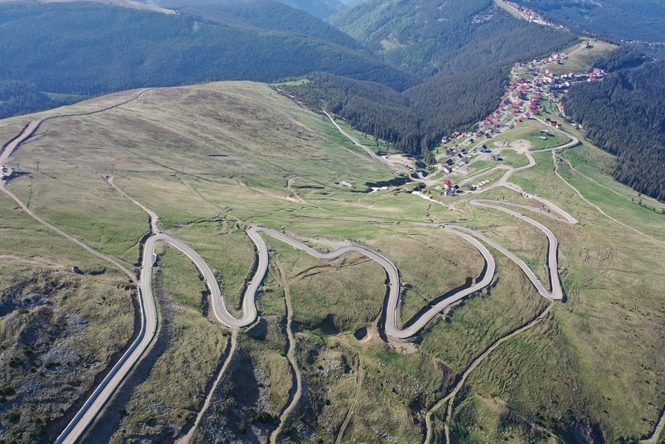 Restricții de iarnă pe drumurile Transfăgărășan și Transalpina: când se pot închide sectoarele montane