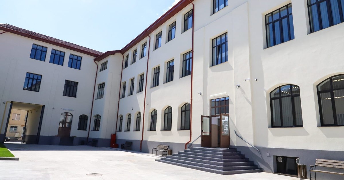 Măsuri de consiliere la liceul din Pitești după atacul cu macetă. Ce se poate întâmpla cu elevul agresor