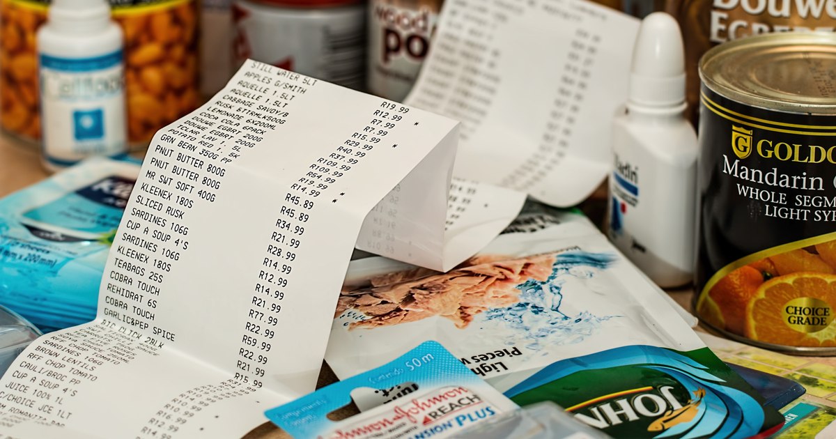 Retailerii revin la casierii după ce casele automate au generat pierderi de inventar și costuri mari