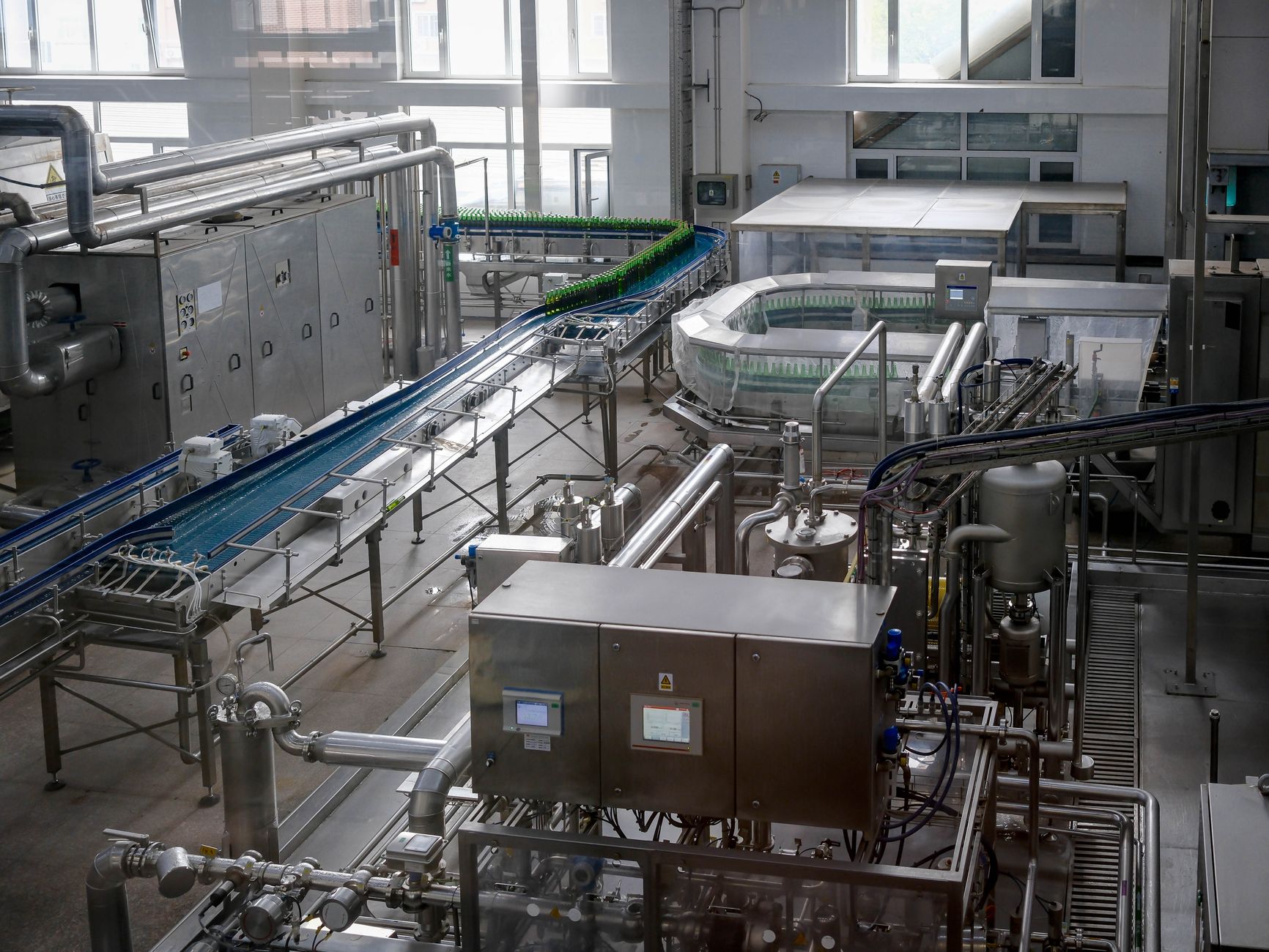Industria farmaceutică din România: Producătorii locali asigură un medicament din trei, dar cota de piață este mică
