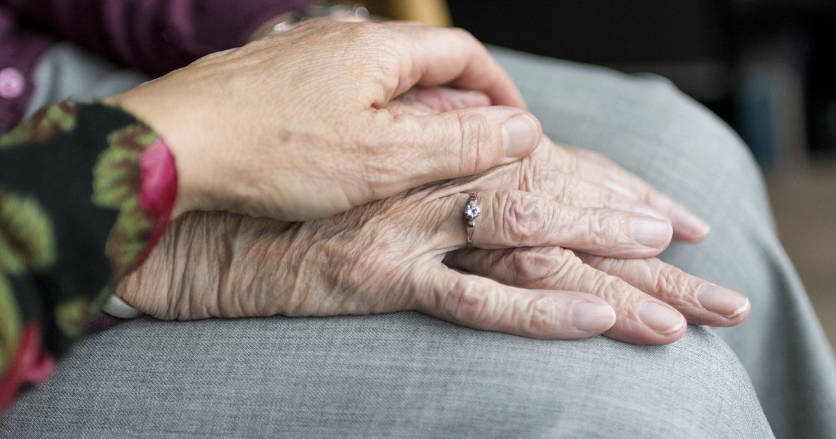 Dilema îngrijirii părinților vârstnici: între responsabilitatea familială și sacrificiul vieții proprii