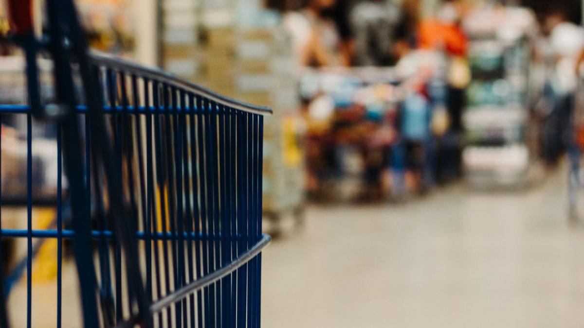 Strategia shrinkflation: Cum plătesc românii același preț pentru cantități mai mici de produse