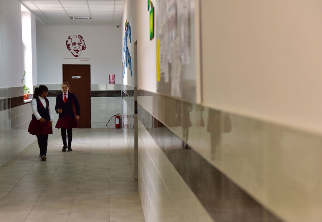 Guvernul implementează măsuri de securitate sporite în școli după incidentele violente