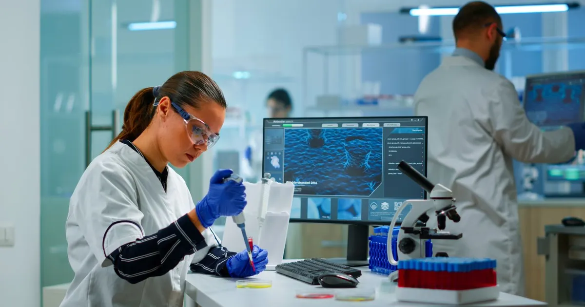 Vaccinul personalizat pe ARN mesager reduce riscul de recidivă oncologică cu peste 40%